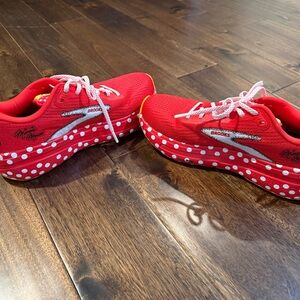 Brooks x RunDisney Ghost Max2 Minnie Mouse